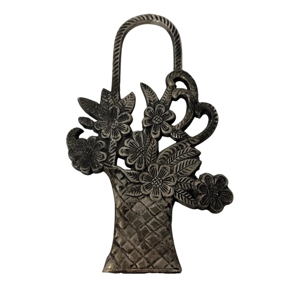 Vintage Floral Basket Metal Trivet Wall Hanging Rustic Cottage‎ Decor